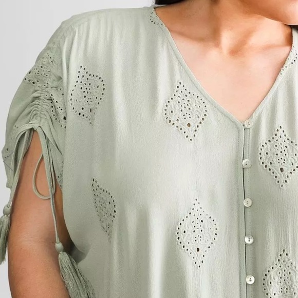NWT Miss Me Eyelet Dolman Blouse - Picture 4 of 4